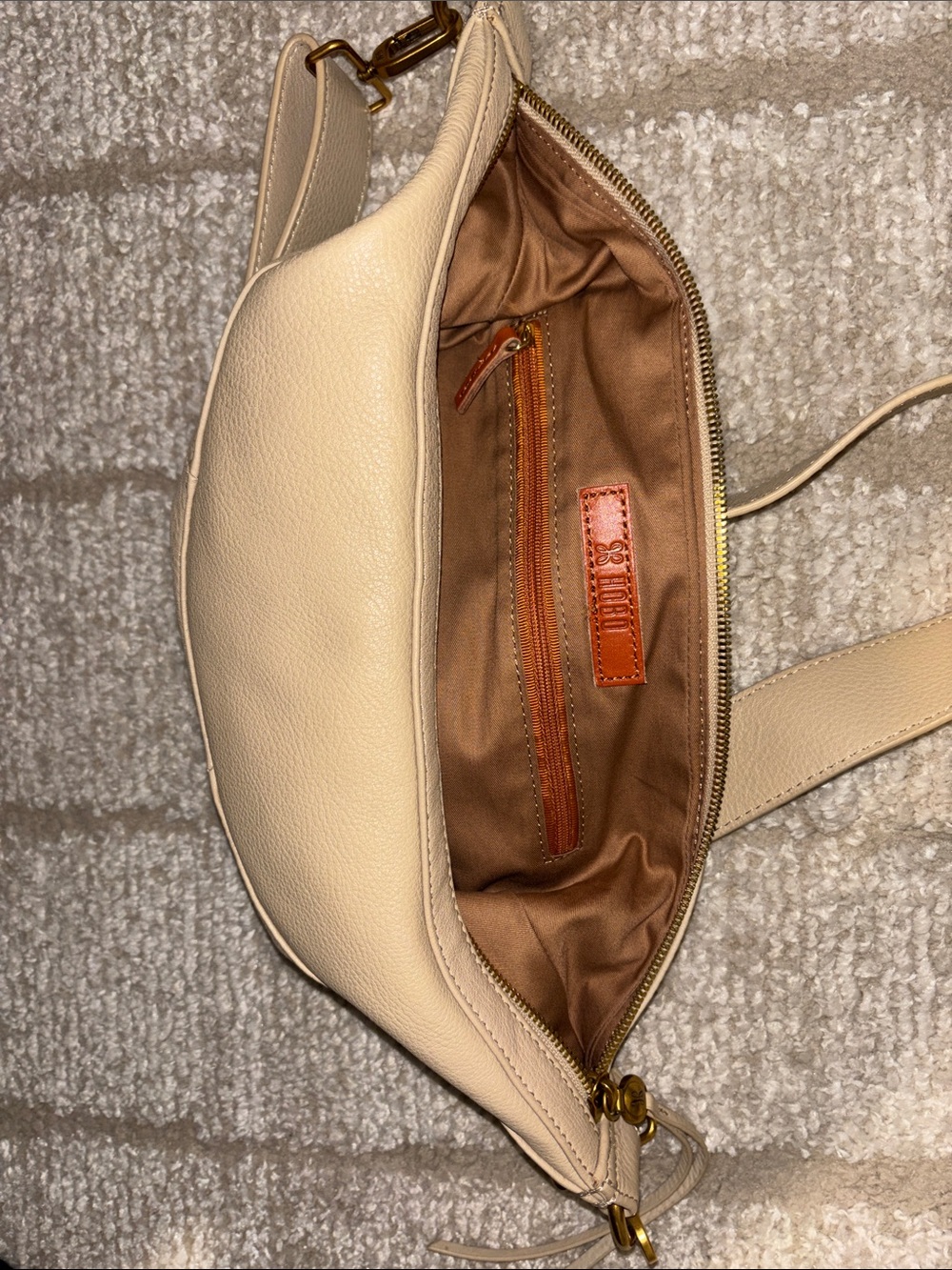 HOBO Carmen Sling Crossbody Bag 🫶🏼 - Picture 5 of 9